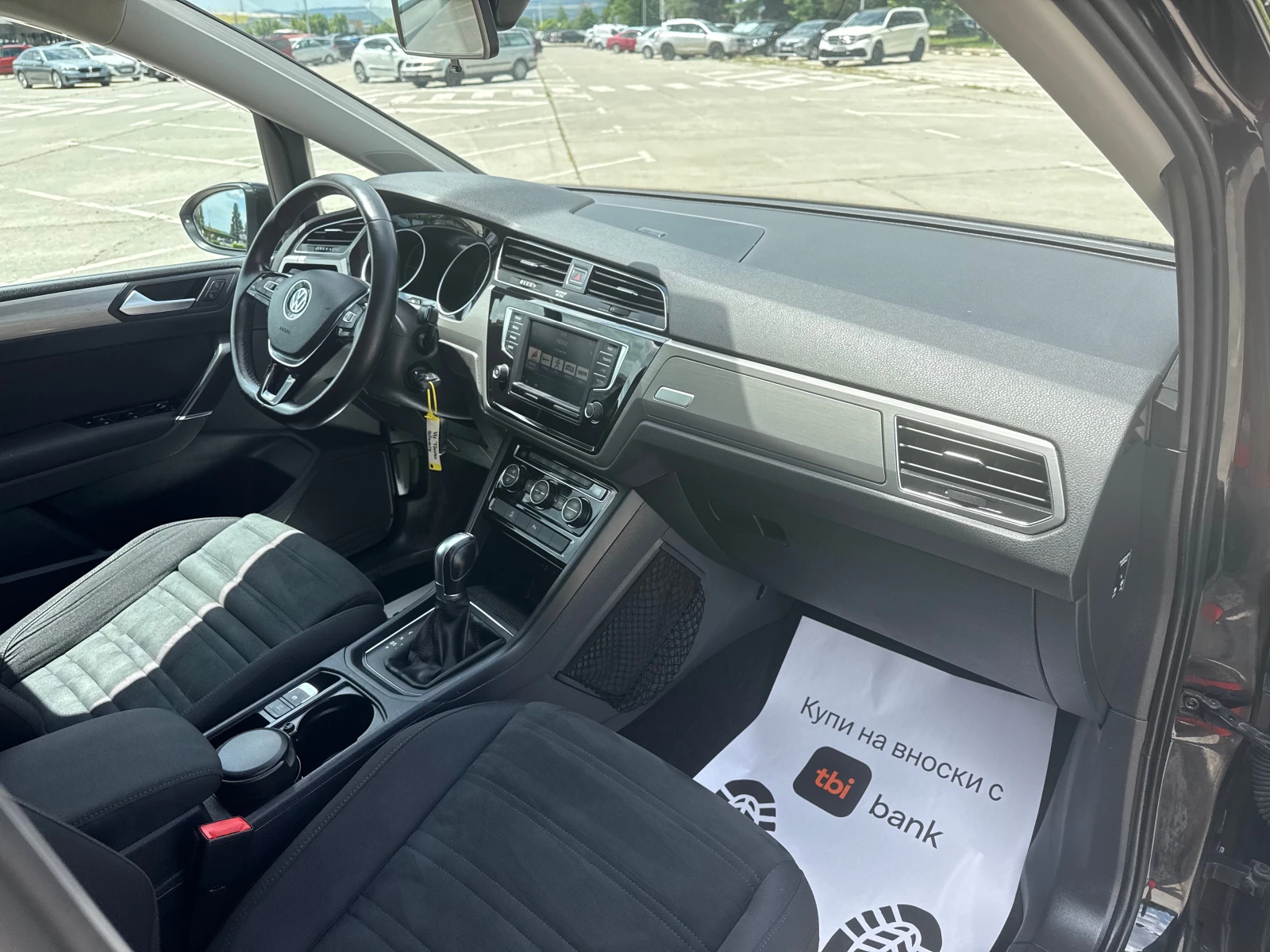 VW Touran 2.0///150p.s///6+ 1///NAVI///Масаж///, снимка 10 - Автомобили и джипове - 54752813