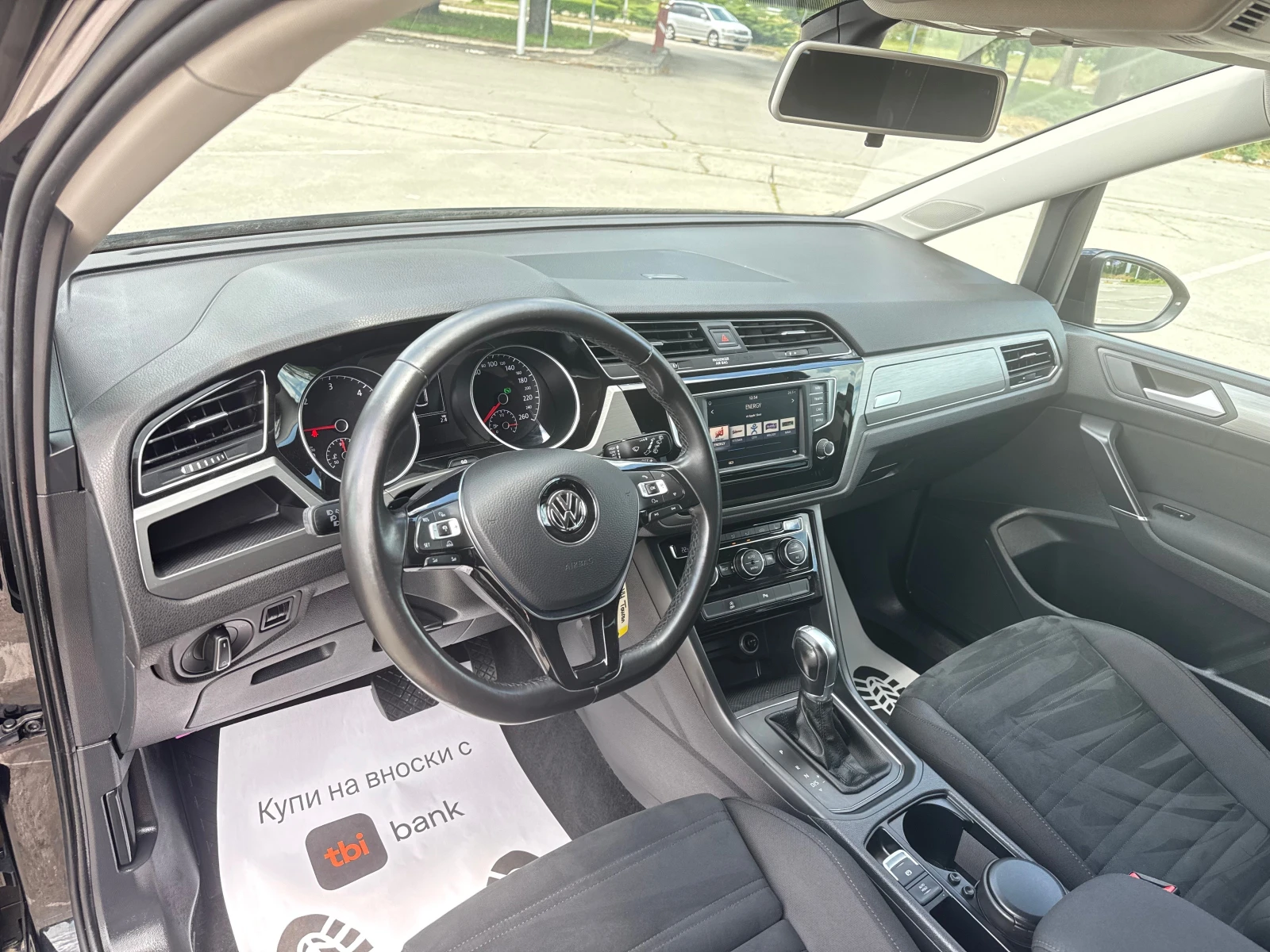 VW Touran 2.0///150p.s///6+ 1///NAVI///Масаж///, снимка 7 - Автомобили и джипове - 54752813