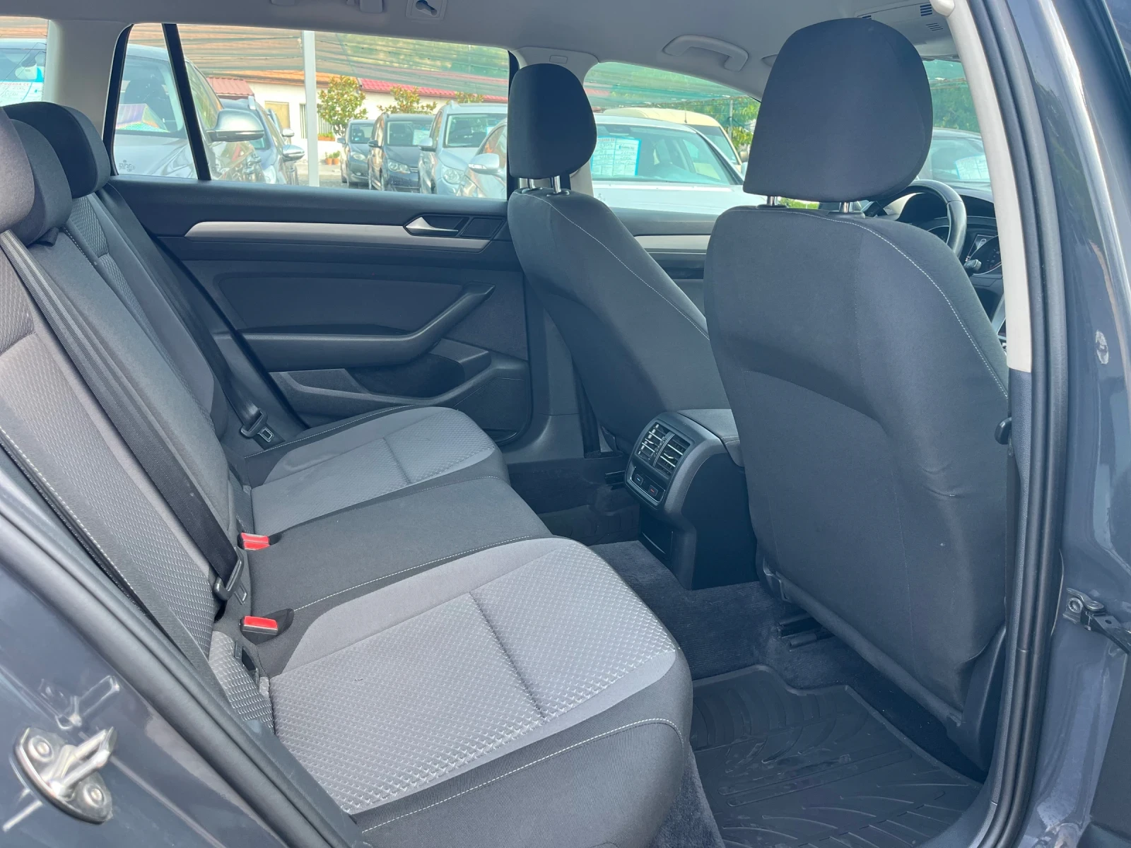 VW Passat Variant 2.0TDI Comfortline, снимка 14 - Автомобили и джипове - 55578424