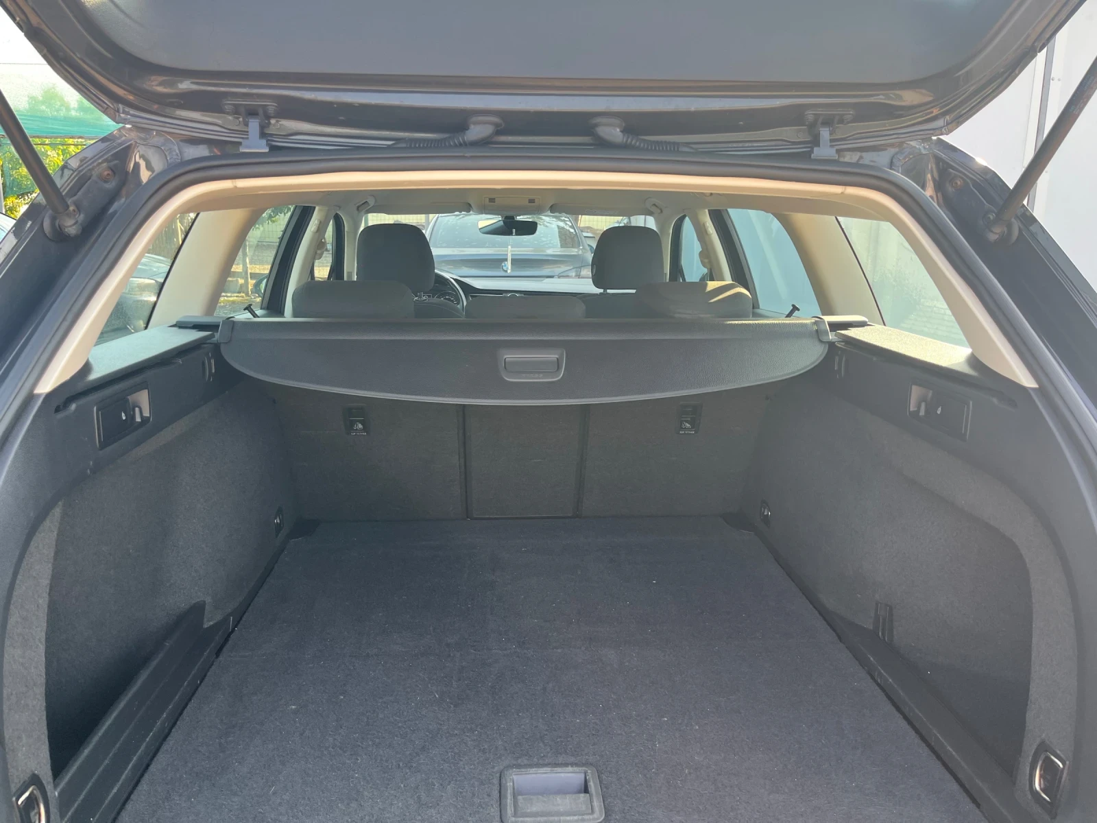 VW Passat Variant 2.0TDI Comfortline, снимка 15 - Автомобили и джипове - 55578424