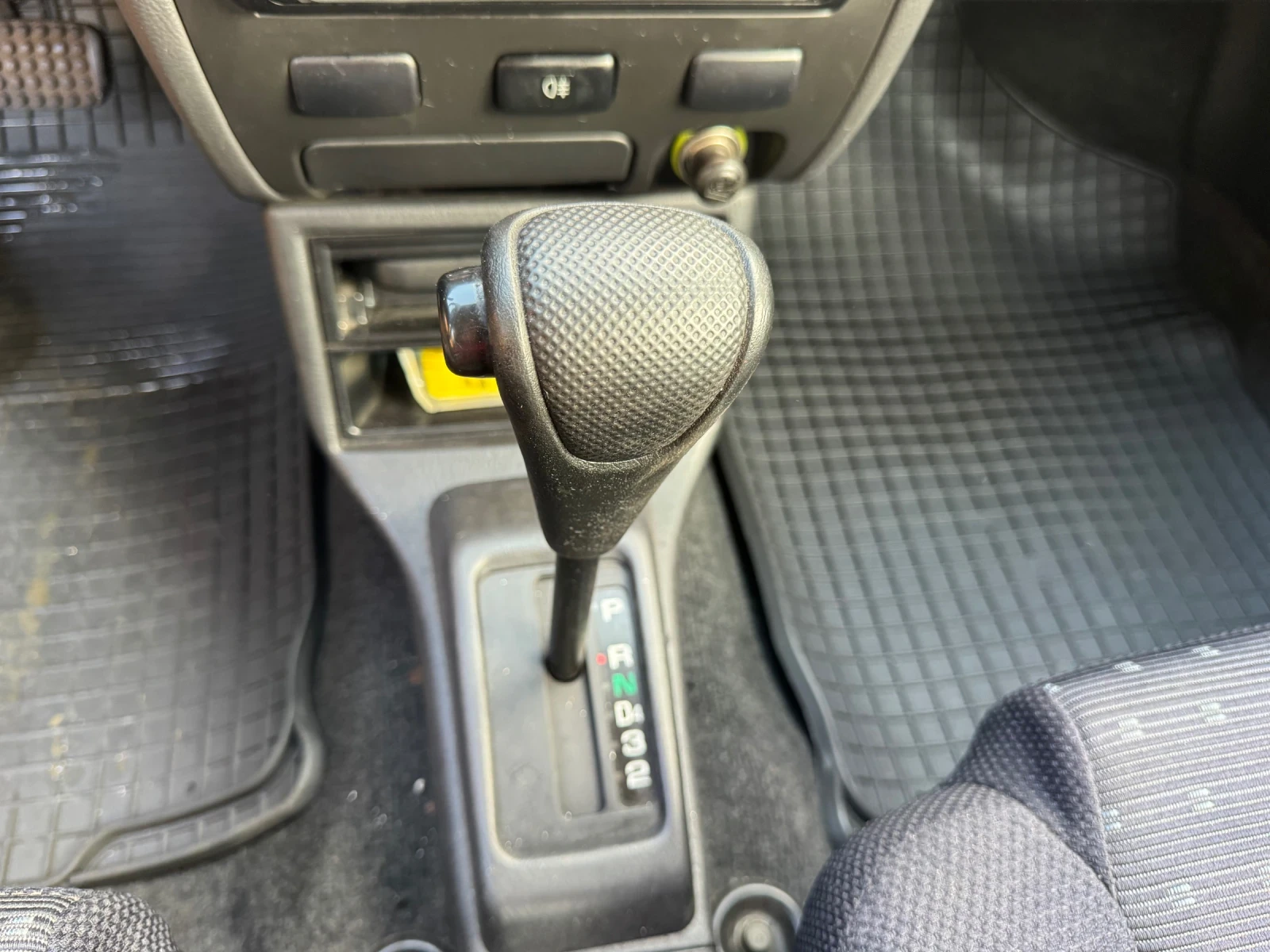 Daihatsu Sirion 1.0 Автоматик, снимка 14 - Автомобили и джипове - 55826568
