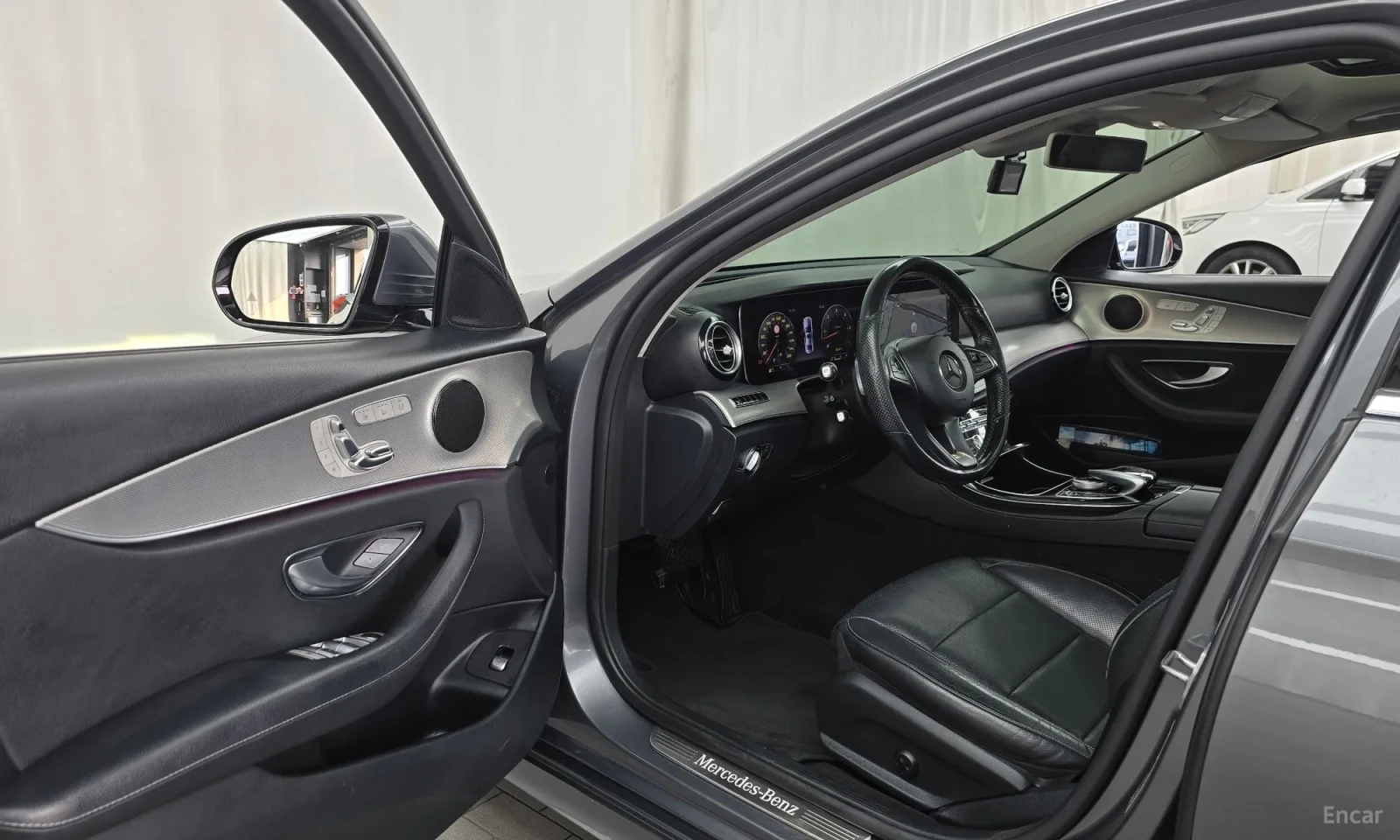 Mercedes-Benz E 350 Обдухване\Head up\Камери 360, снимка 10 - Автомобили и джипове - 56185200