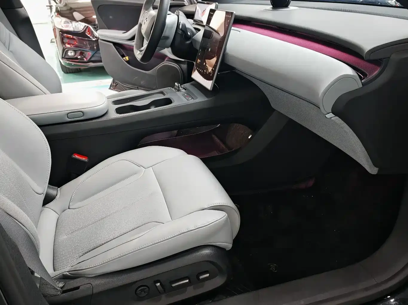 NIO ET5 | 360 КАМЕРА | ПАНОРАМА | KEYLESS | , снимка 13 - Автомобили и джипове - 56391089