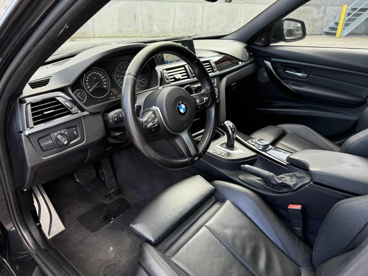 BMW 335 XDrive/M POWER/ПАНО/ЛИЗИНГ, снимка 11 - Автомобили и джипове - 56395035