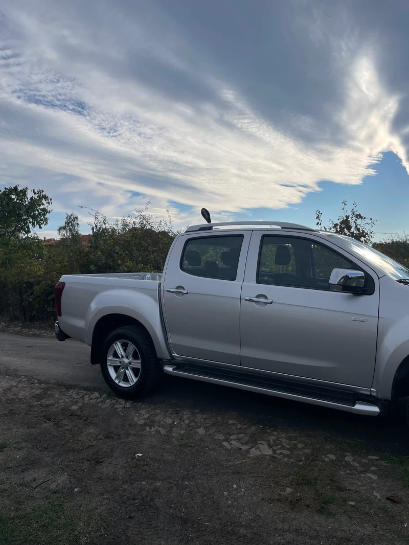 Isuzu D-max, снимка 2 - Автомобили и джипове - 48098180