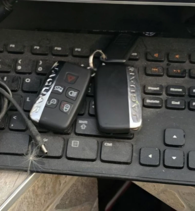 Jaguar F-PACE R Sport Line  пакет 2.0 дизел 4х4 75000км, снимка 9 - Автомобили и джипове - 51912569