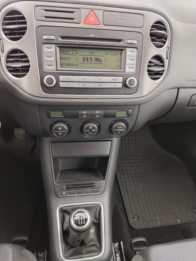 VW Tiguan 2.0 TDI, снимка 11 - Автомобили и джипове - 52370074