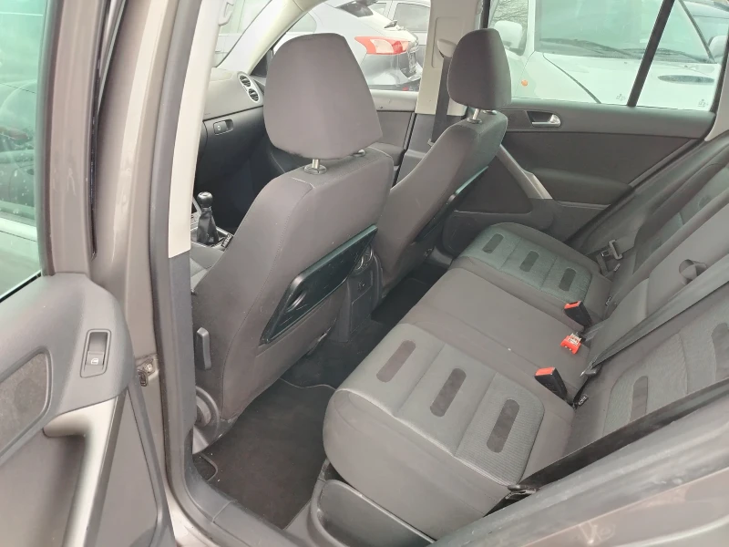VW Tiguan 2.0 TDI, снимка 9 - Автомобили и джипове - 52370074