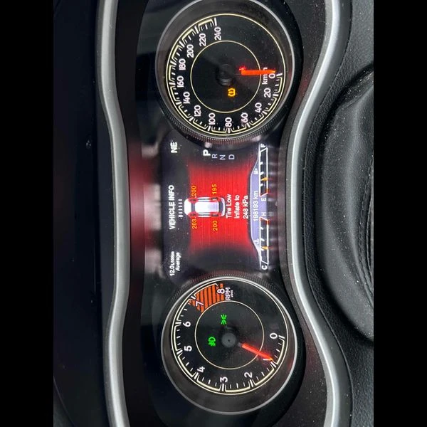 Jeep Cherokee 3.2L 6cyl 4WD, снимка 12 - Автомобили и джипове - 53264918