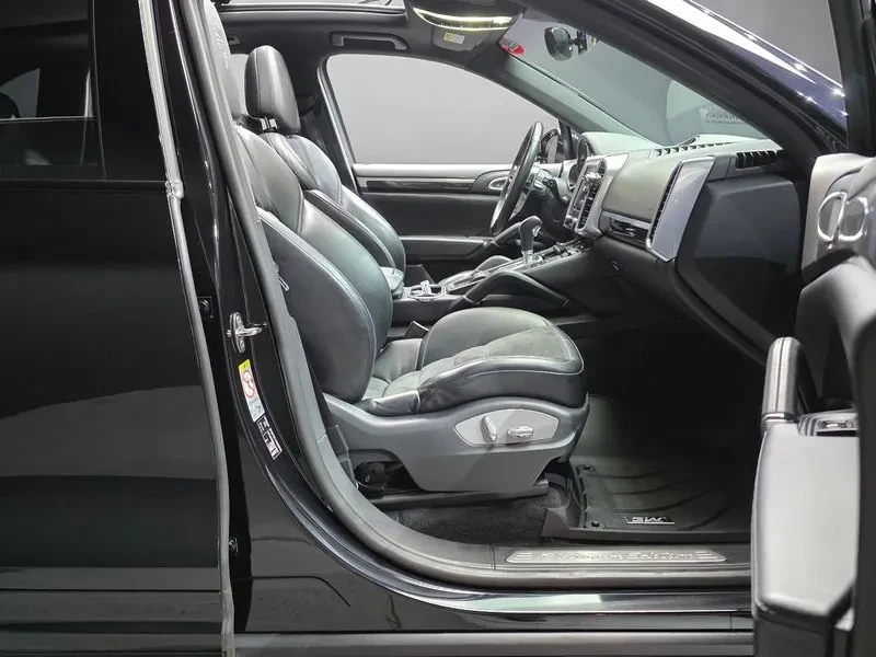 Porsche Cayenne 3.0 D/ BOSE/ PANO/ ПОДГРЕВ/ КАМЕРА, снимка 11 - Автомобили и джипове - 56723267