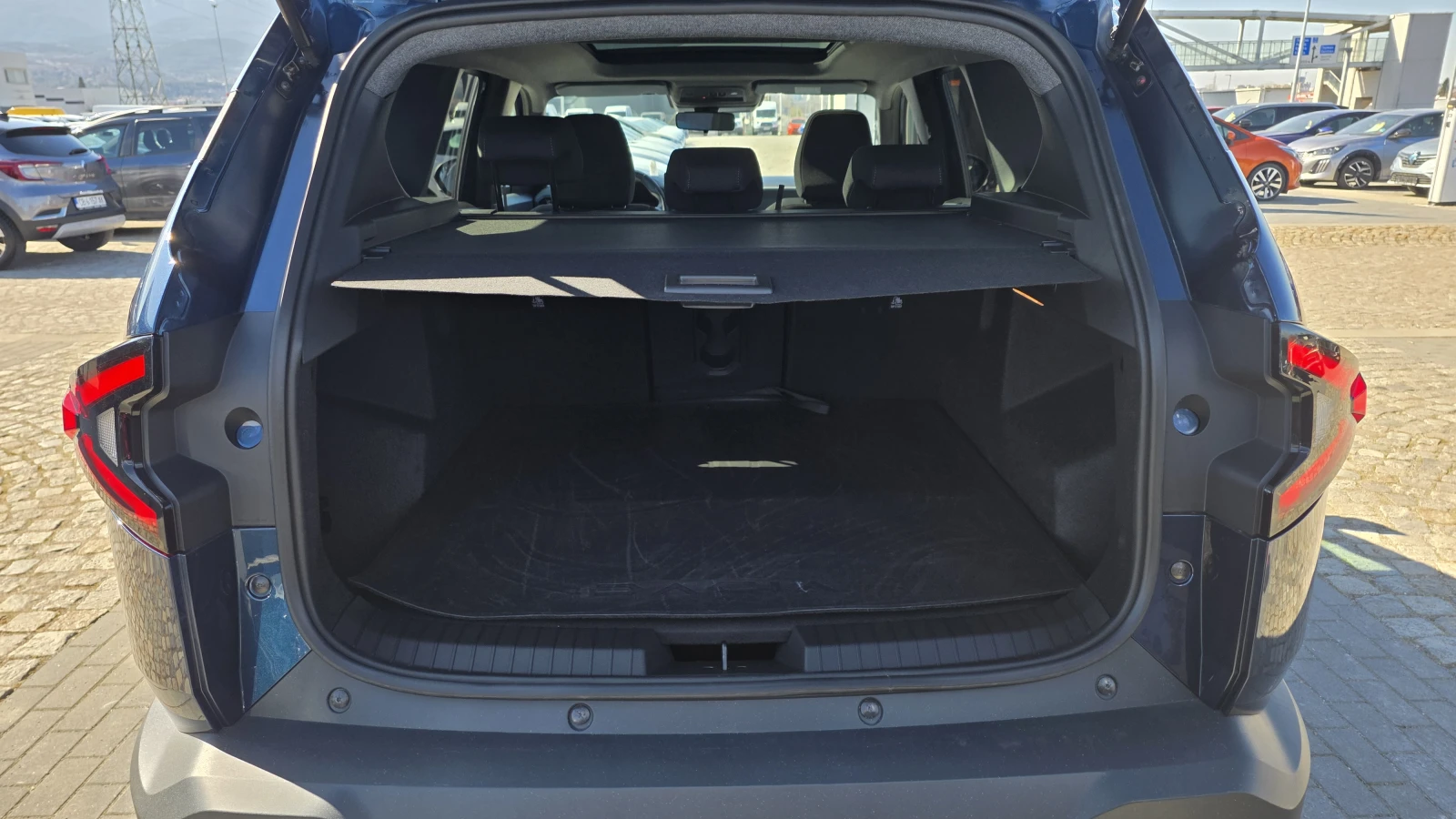 Dacia Bigster TCe 130 4x4  Extreme, снимка 17 - Автомобили и джипове - 53815164