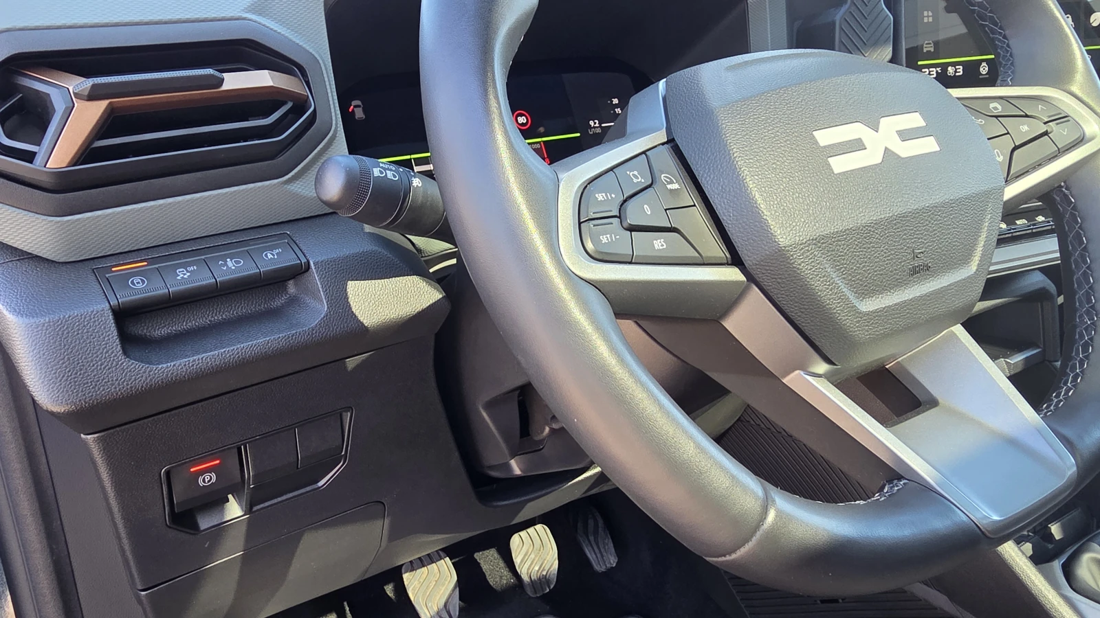 Dacia Bigster TCe 130 4x4  Extreme, снимка 11 - Автомобили и джипове - 53815164