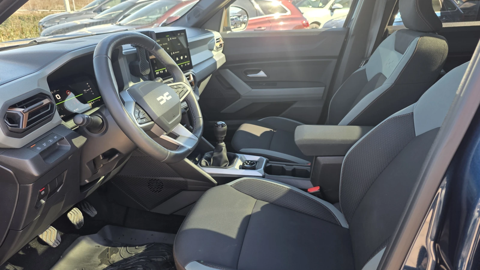 Dacia Bigster TCe 130 4x4  Extreme, снимка 9 - Автомобили и джипове - 53815164