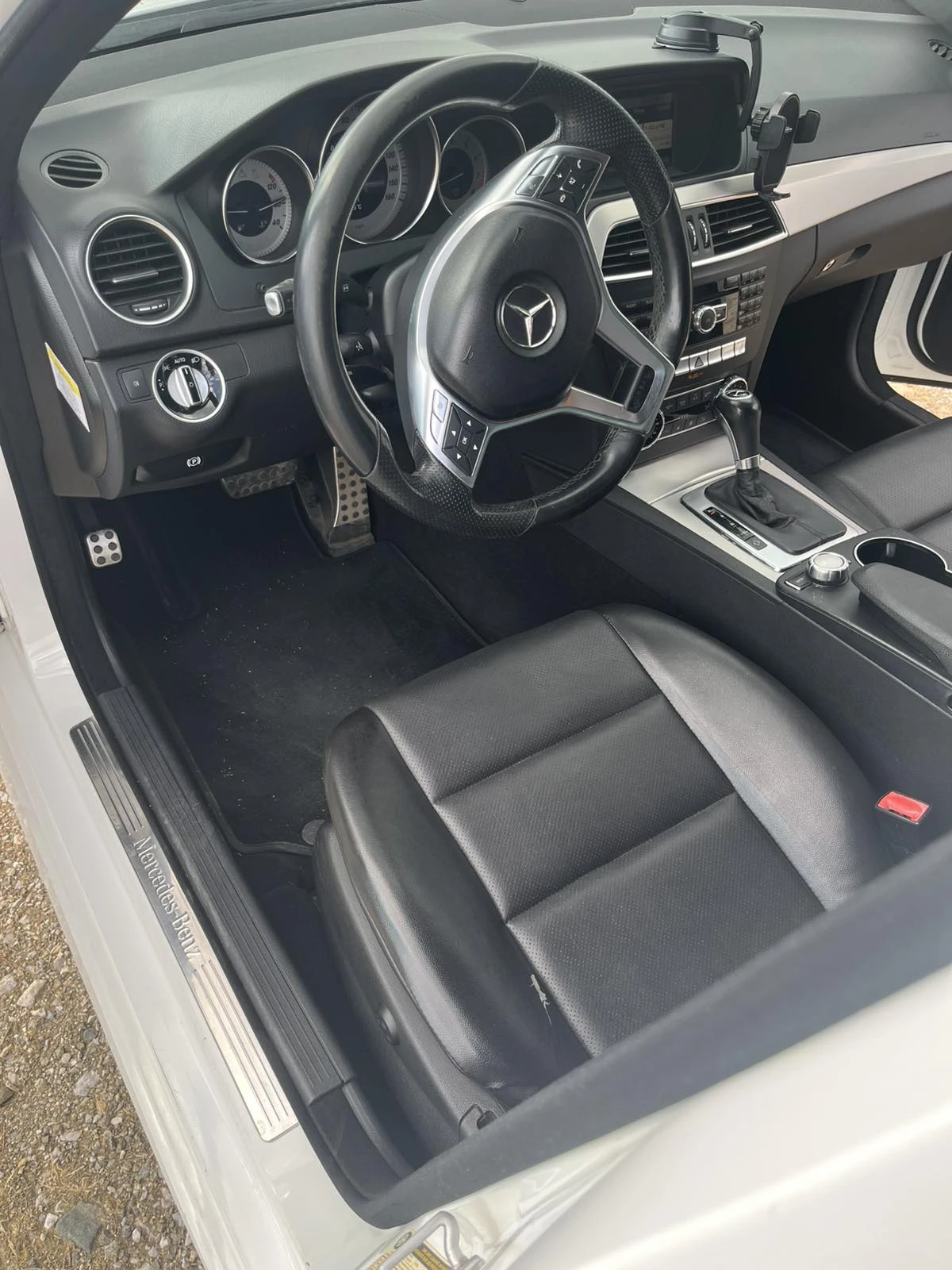 Mercedes-Benz C 250, снимка 11 - Автомобили и джипове - 54157486