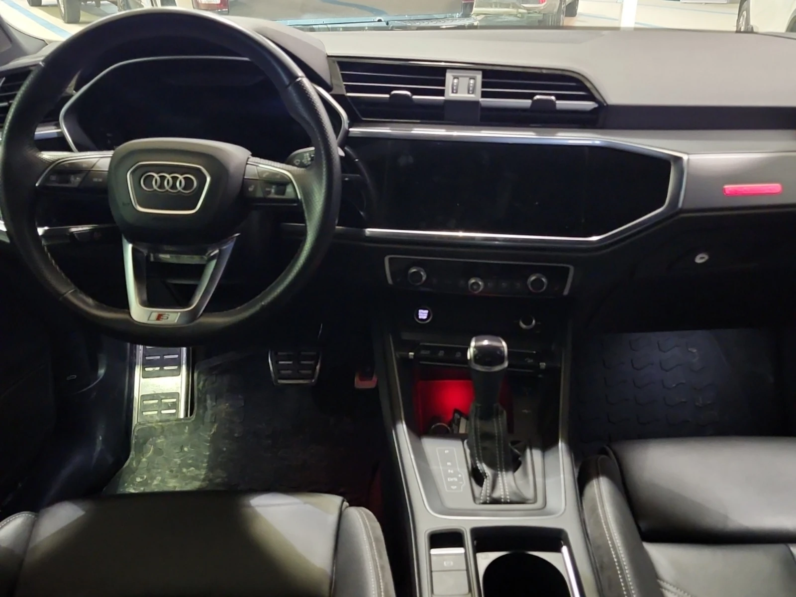 Audi Q3 TECHNIK * * S LINE * * CARFAX * * АВТО КРЕДИТ * * , снимка 6 - Автомобили и джипове - 54272873