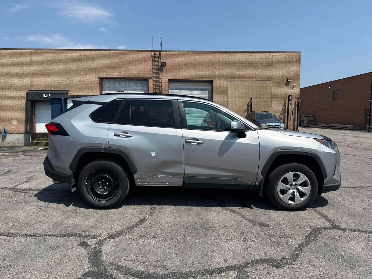 Toyota Rav4 * LE * CARFAX * ОПЦИЯ ЗА ФИНАНСИРАНЕ, снимка 3 - Автомобили и джипове - 55547736