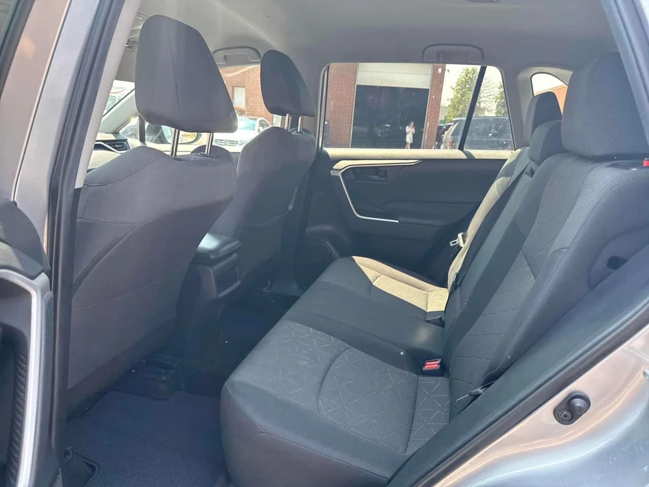Toyota Rav4 * LE * CARFAX * ОПЦИЯ ЗА ФИНАНСИРАНЕ, снимка 11 - Автомобили и джипове - 55547736