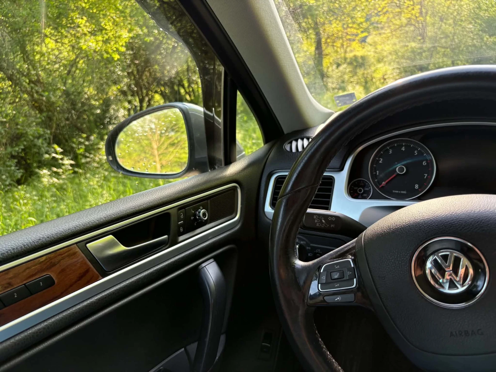 VW Touareg  Комфорт: Климатроник, Кожен салон, Ел.стъкла, Ел., снимка 2 - Автомобили и джипове - 55554455