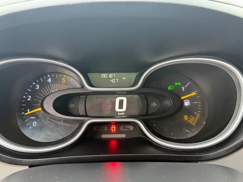 Renault Trafic 6-местен Без аналог!Нов внос от Белгия!, снимка 12 - Бусове и автобуси - 52737889