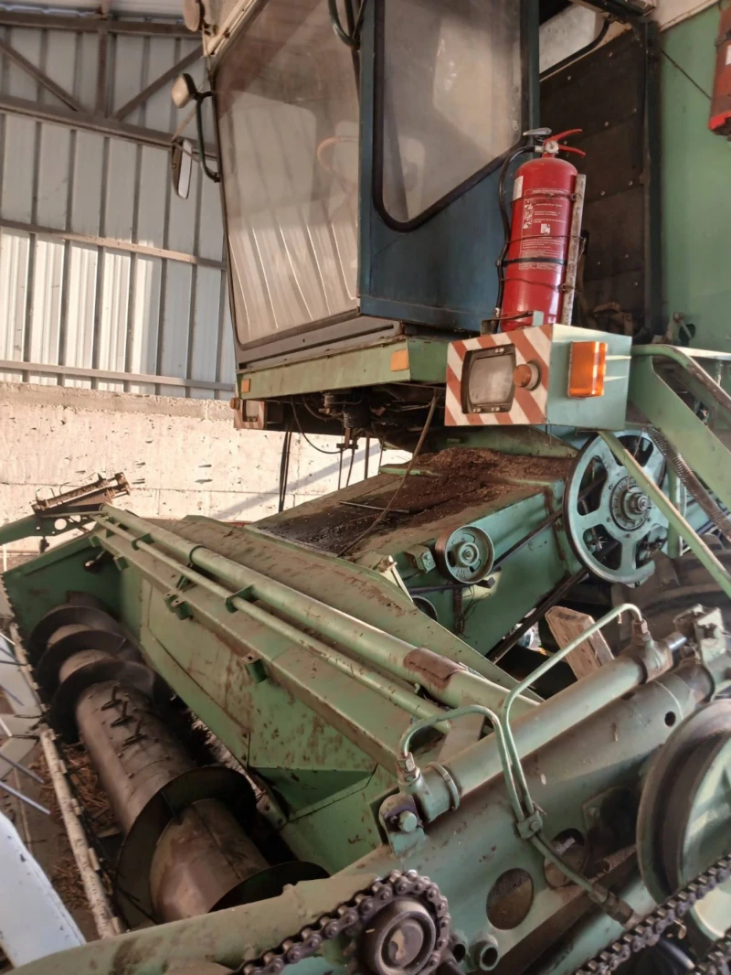 Комбайн Fortschritt С перкинс двигател, снимка 2 - Селскостопанска техника - 51970007