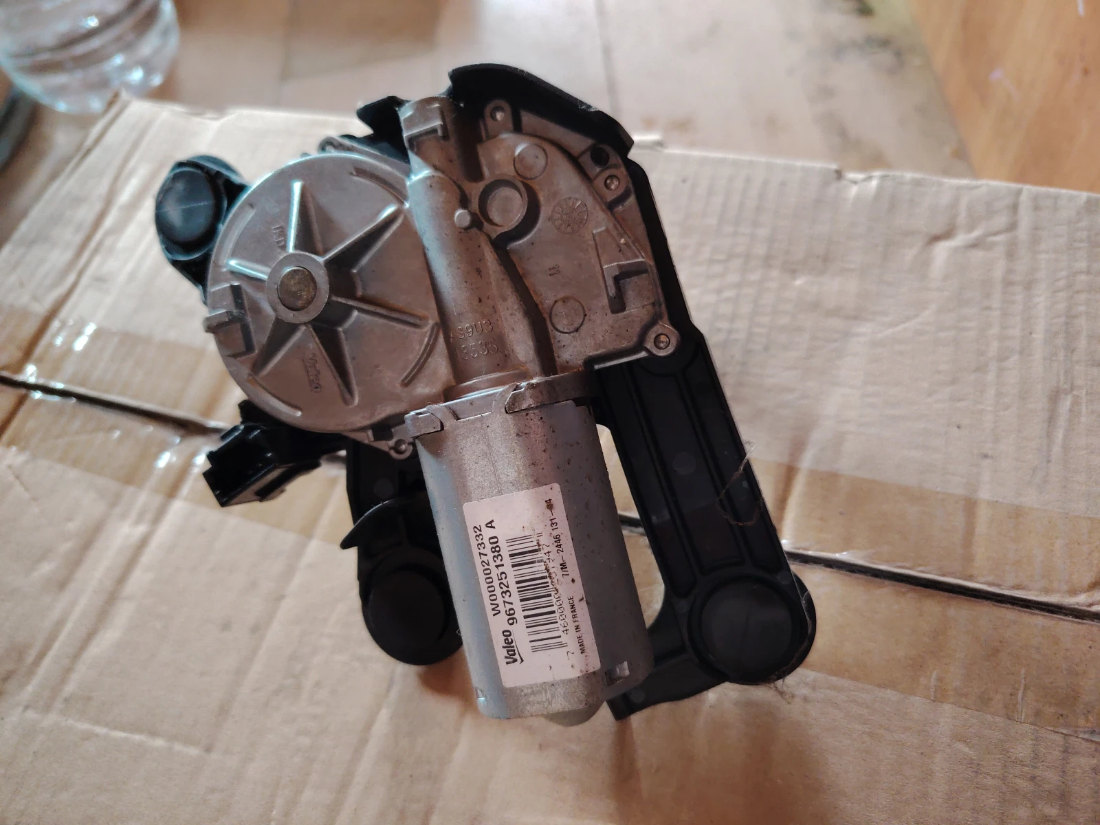 9673251380А мотор задна чистачка Пежо 208