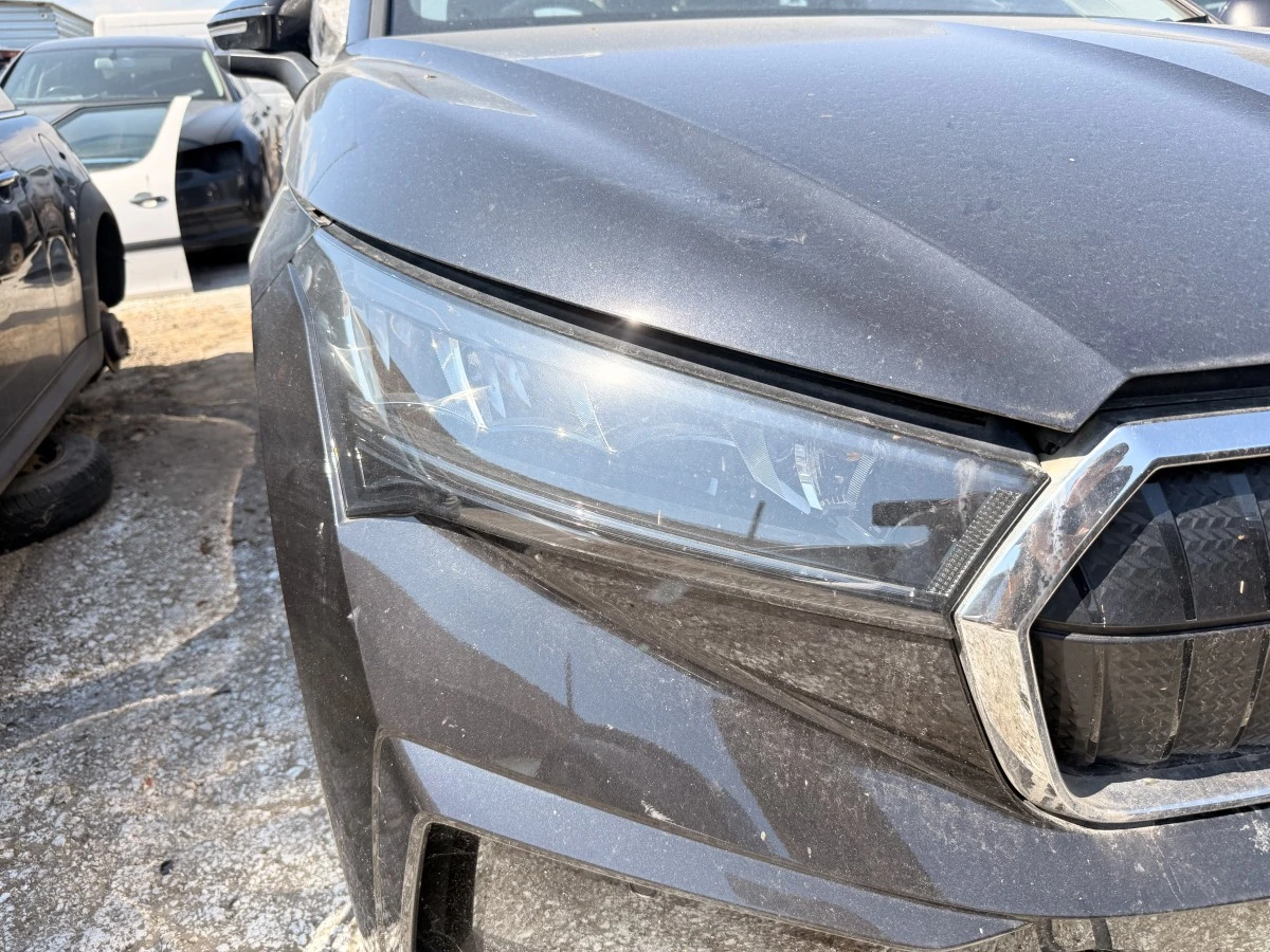 Десен фар Skoda Enyaq 132KW 60 EcoSuite 2021 Crystal Face LED Matrix 5LA941016B