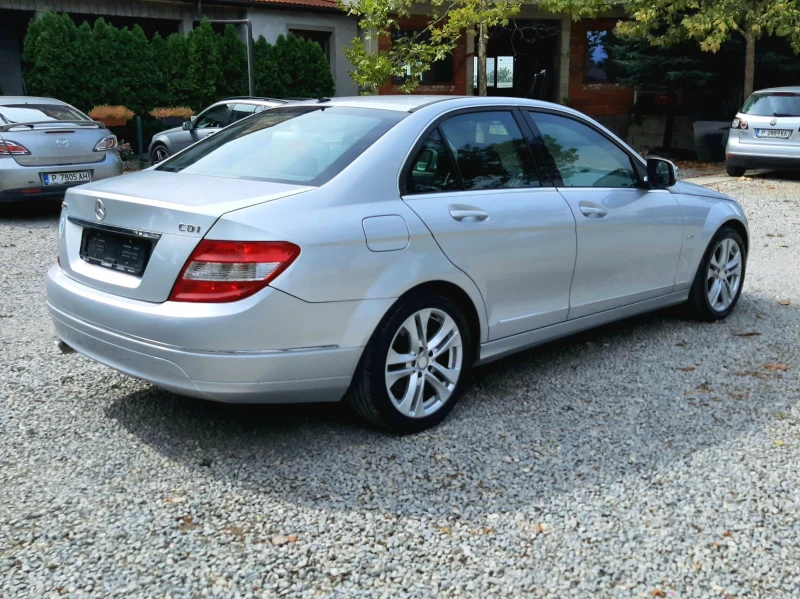 Mercedes-Benz C 220 6ск. * НАВИГАЦИЯ* КОЖА* ПОДАРЪК, снимка 4 - Автомобили и джипове - 47311996