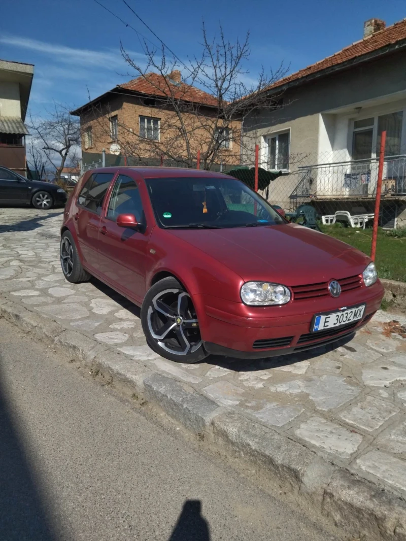 VW Golf, снимка 1 - Автомобили и джипове - 49365622