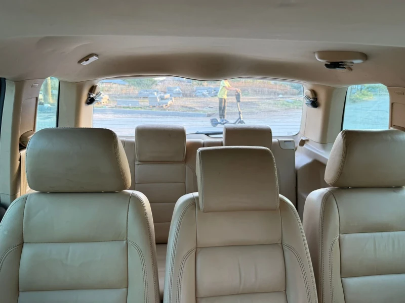VW Touran 1.9TDI Avtomat, снимка 9 - Автомобили и джипове - 52260826