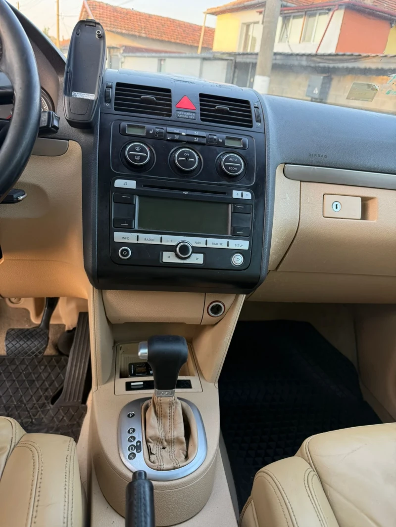 VW Touran 1.9TDI Avtomat, снимка 7 - Автомобили и джипове - 52260826
