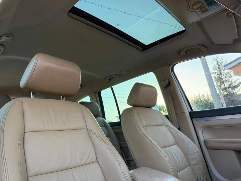 VW Touran 1.9TDI Avtomat, снимка 10 - Автомобили и джипове - 52260826