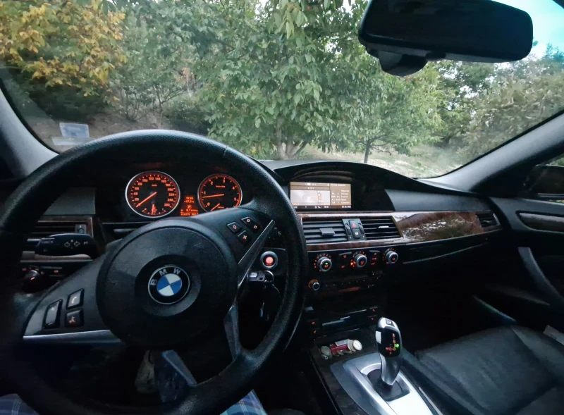 BMW 530 Фейслифт, снимка 7 - Автомобили и джипове - 52308879