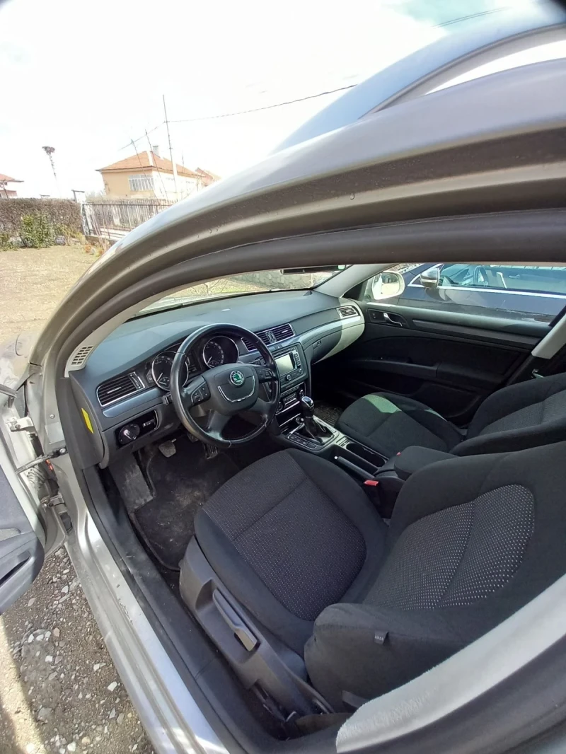 Skoda Superb, снимка 4 - Автомобили и джипове - 53493368