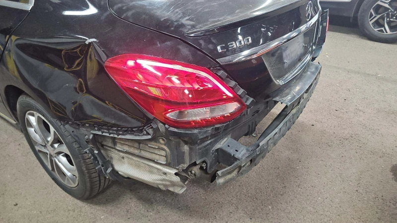 Mercedes-Benz C 300, снимка 12 - Автомобили и джипове - 53564178