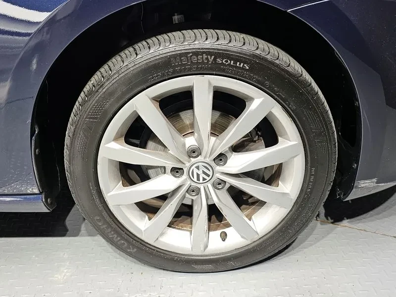 VW Golf 1.6 TDI, снимка 5 - Автомобили и джипове - 54300850