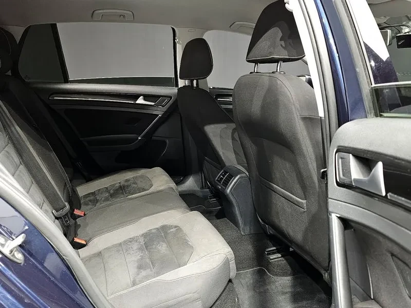 VW Golf 1.6 TDI, снимка 11 - Автомобили и джипове - 54300850