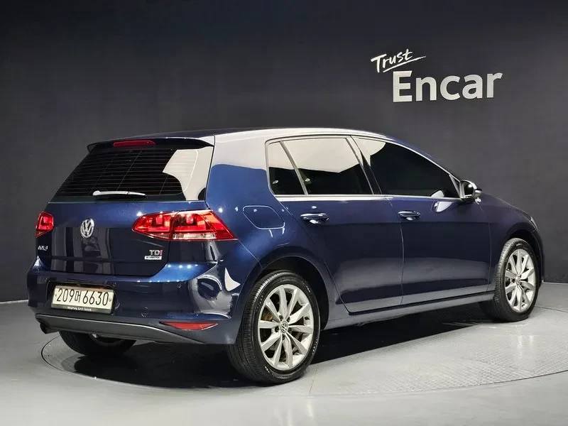 VW Golf 1.6 TDI, снимка 2 - Автомобили и джипове - 54300850