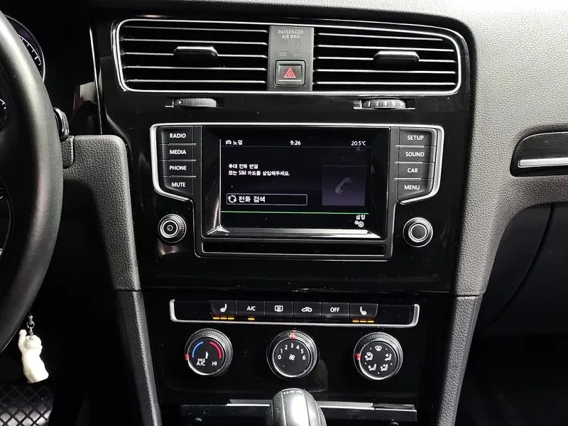 VW Golf 1.6 TDI, снимка 16 - Автомобили и джипове - 54300850