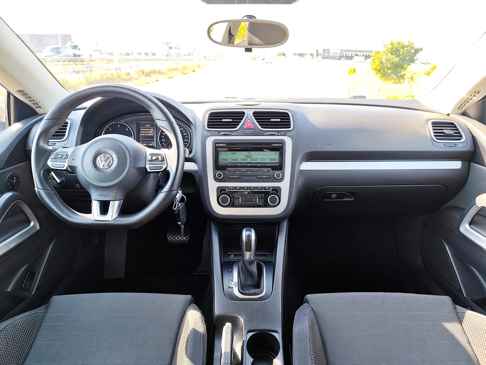 VW Scirocco 2.0TDI DSG 140ks - изображение 7