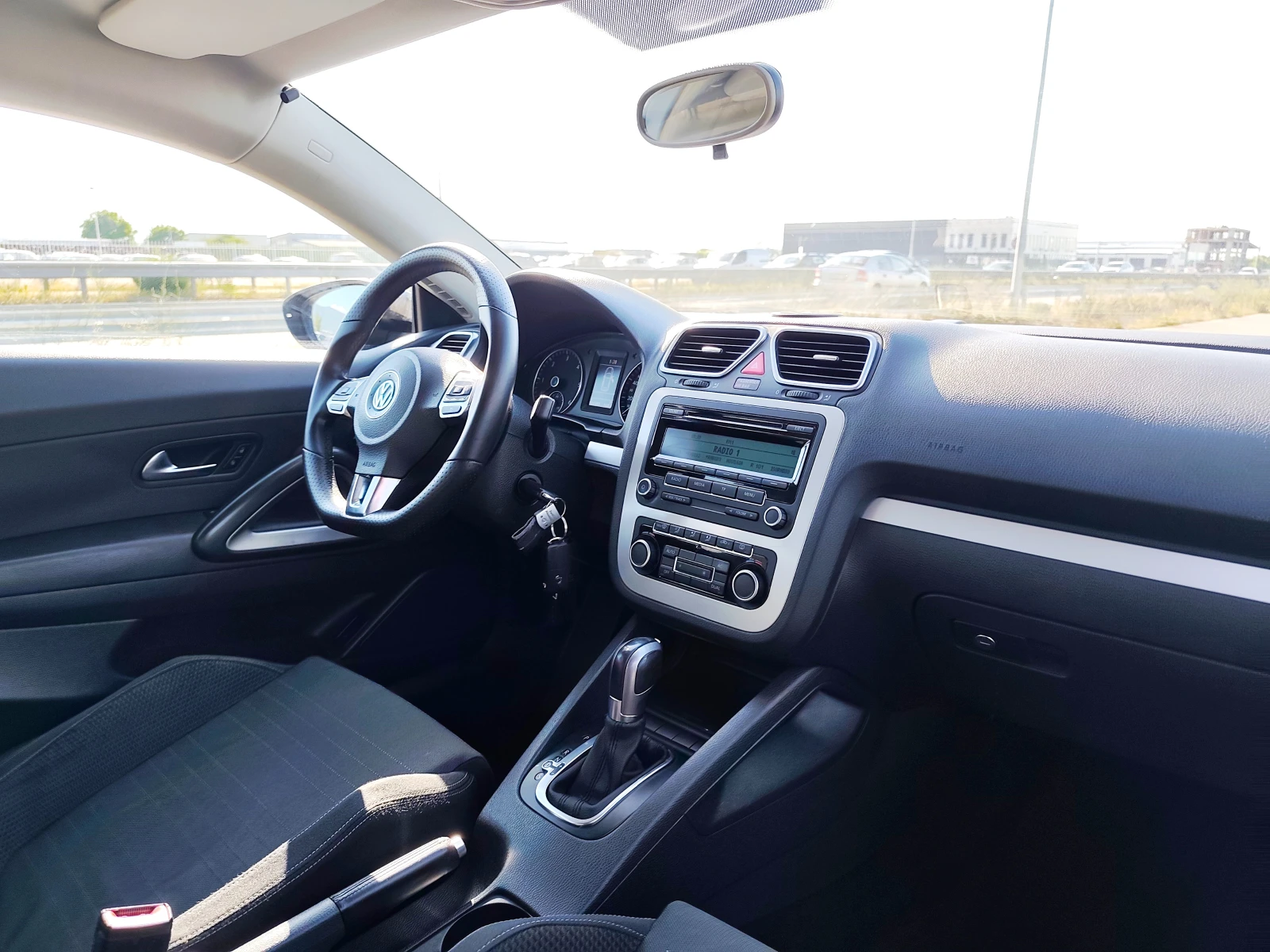 VW Scirocco 2.0TDI DSG 140ks - изображение 8