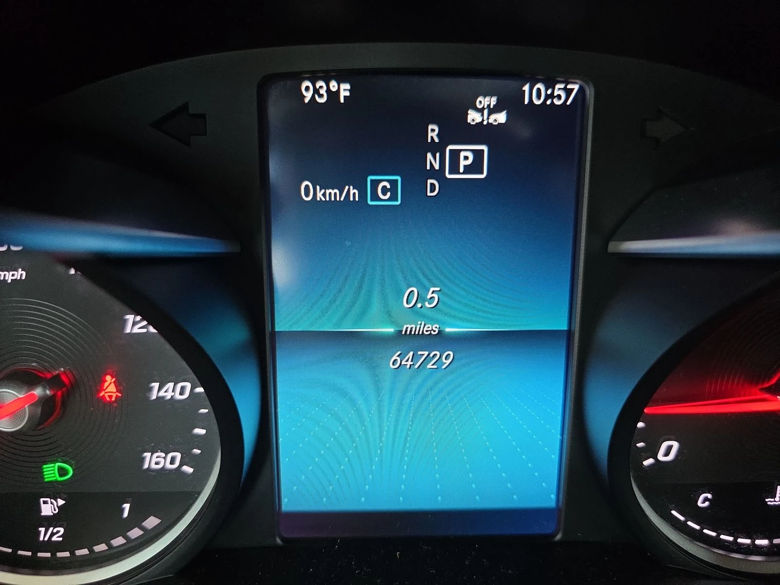 Mercedes-Benz C 300 AMG* 9G* BURMASTER* PANO* KEYLESS GO* AMBIENT* FAC - изображение 8