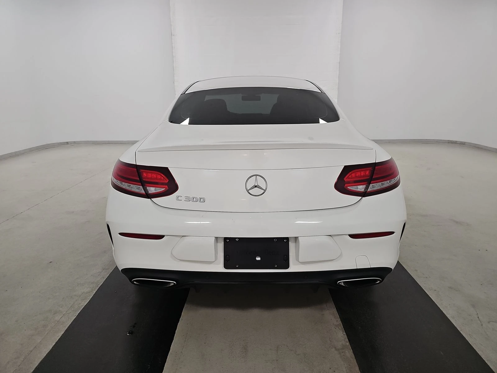 Mercedes-Benz C 300 AMG* 9G* BURMASTER* PANO* KEYLESS GO* AMBIENT* FAC - изображение 4