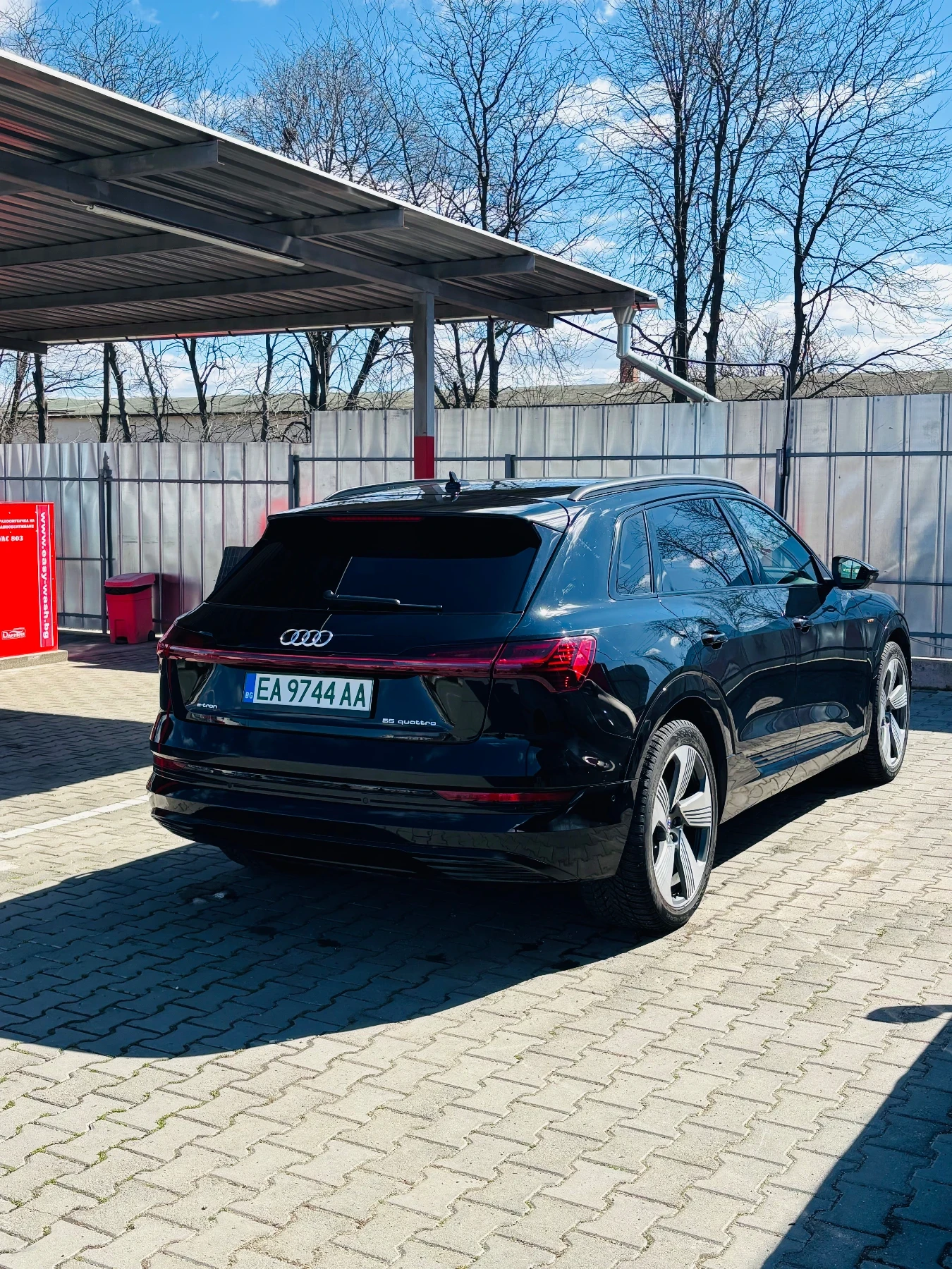 Audi E-Tron 55 Панорама* camera360* вакум* long range - изображение 2