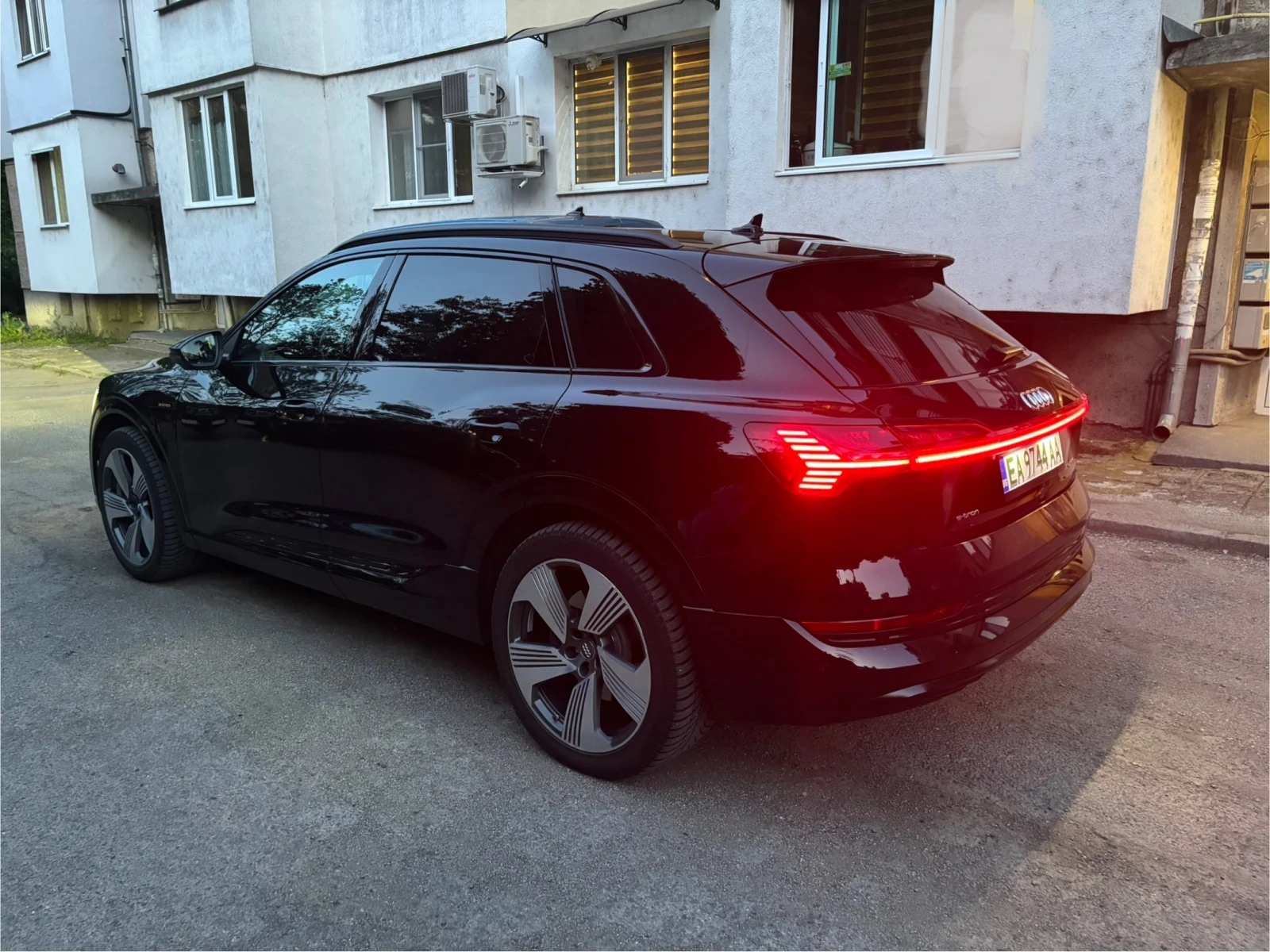 Audi E-Tron 55 Панорама* camera360* вакум* long range - изображение 3