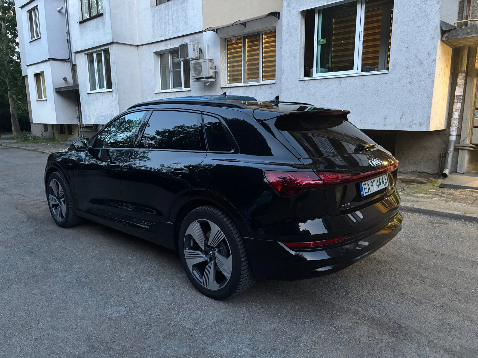 Audi E-Tron 55 Панорама* camera360* вакум* long range - изображение 5