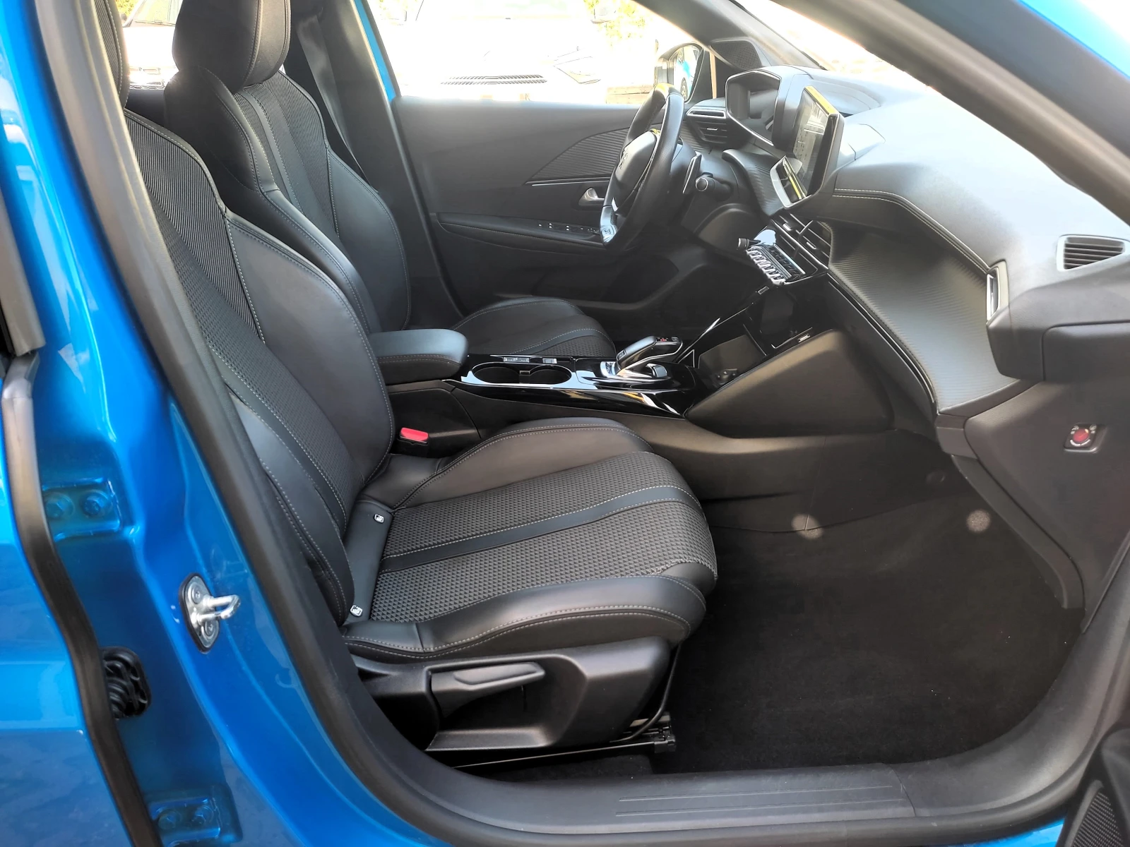 Peugeot 208 GT  - изображение 8