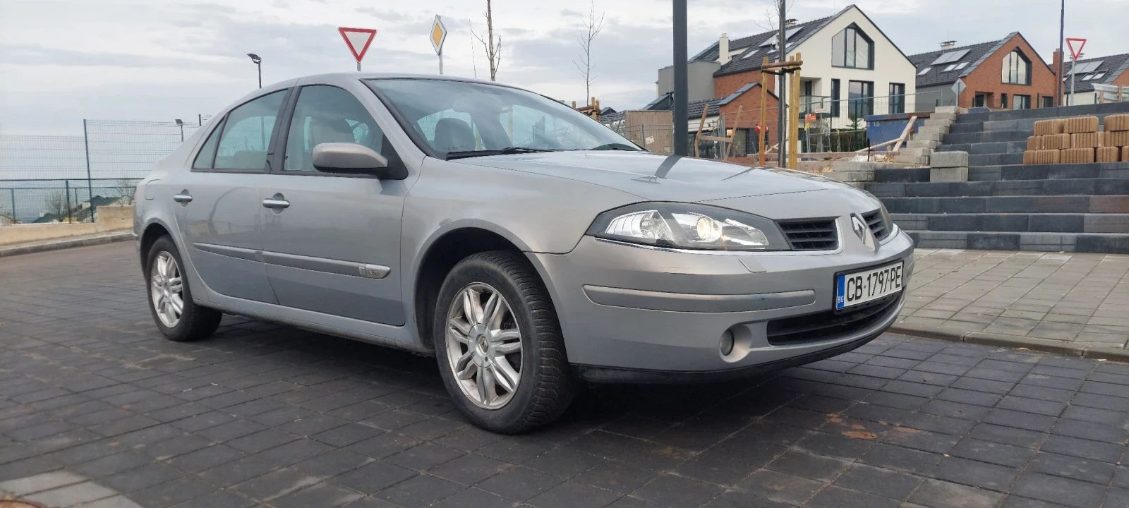 Renault Laguna 2.0 бензин/газ Initialle-Paris - изображение 3