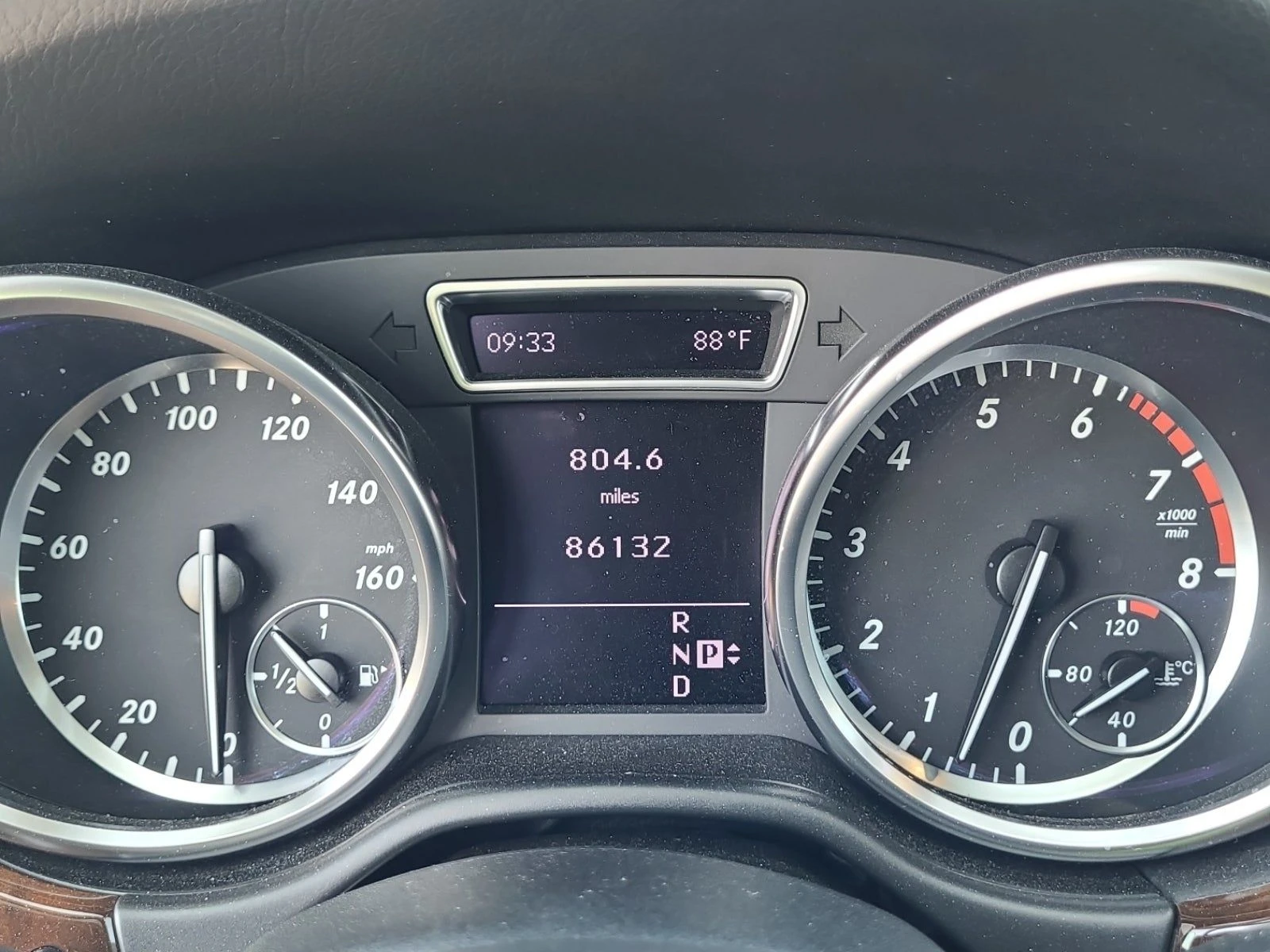 Mercedes-Benz ML 550  - изображение 8