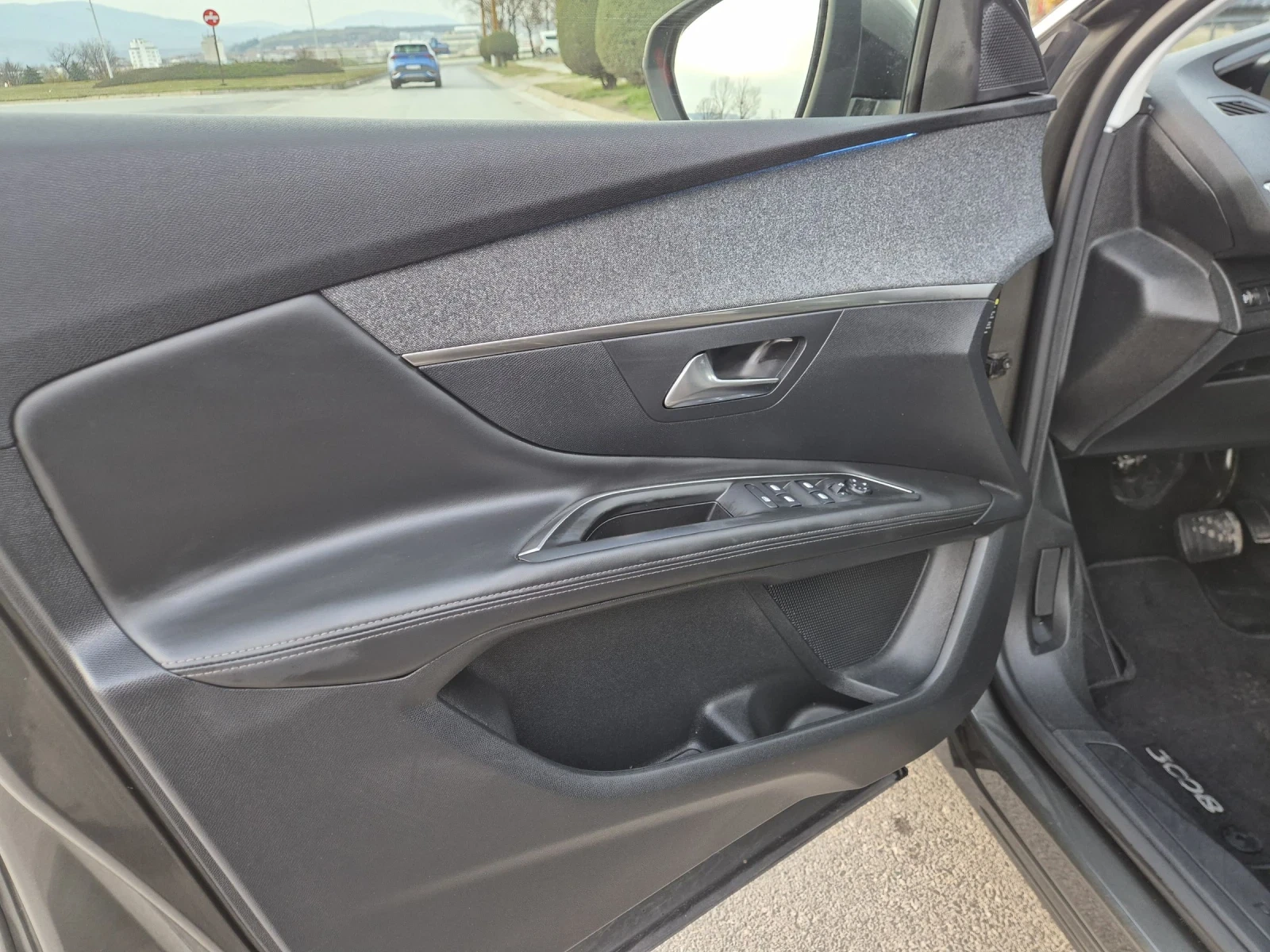 Peugeot 3008 1.5Hdi Allure , снимка 14 - Автомобили и джипове - 53713020