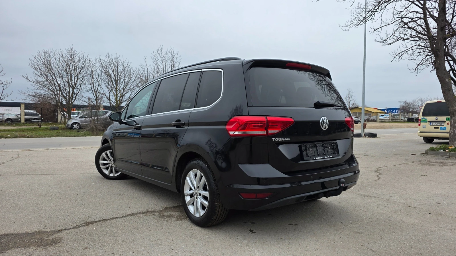 VW Touran KATO ЧИСТО НОВ/1.6d/110hp/7m, снимка 4 - Автомобили и джипове - 53965992